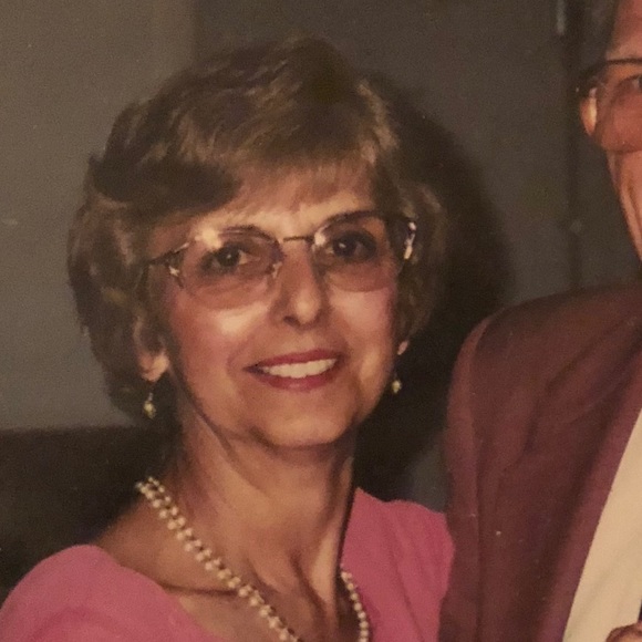 Meet your Posher, Belinda - Picture 1 of 1